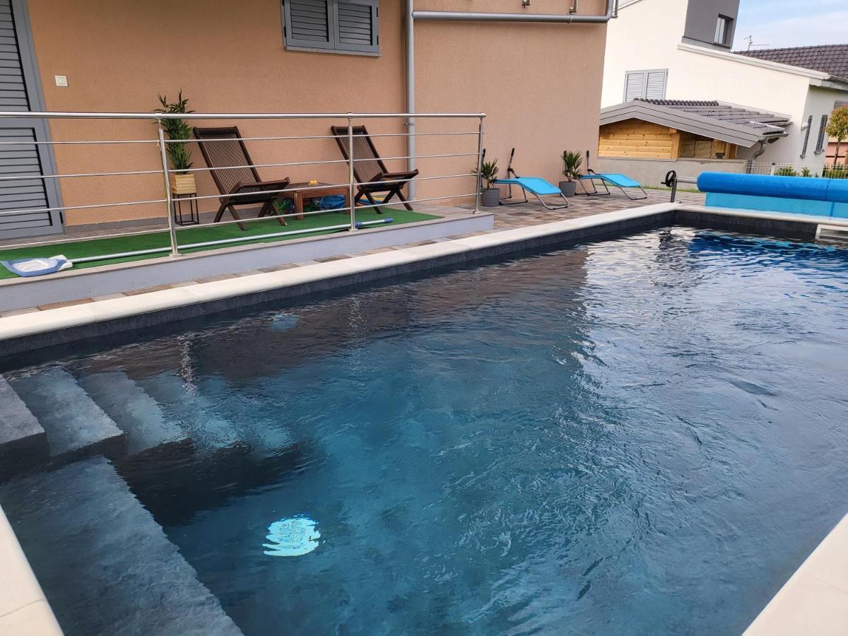 Villa Dambo Mit Pool , 4 Sterne Grkavescak Exteriér fotografie